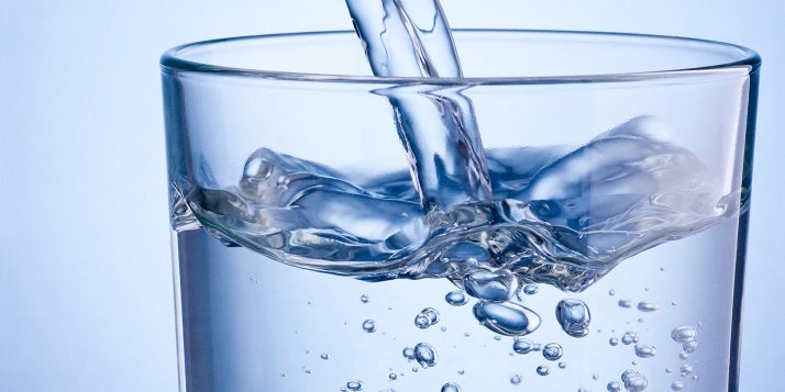 Perché non possiamo bere l'acqua distillata? La risposta è più facile di  quanto pensi - TuriWeb